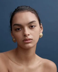 Scarlet Earrings in Gold